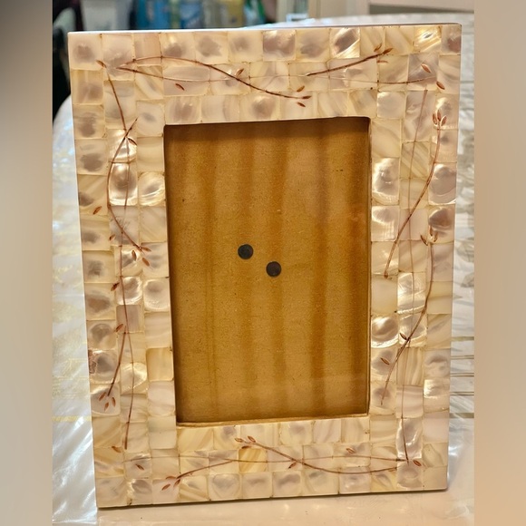 Mosaic Mother Of Pearl Inlay -Shell w/engraved Design Photo Picture Frame - Picture 1 of 8